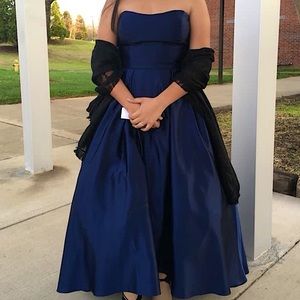 Beautiful Dark Blue Strapless Gown